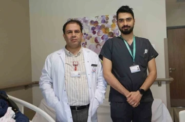 Fethi Sekin Şehir Hastanesi’nde ilk, kemiğe implante işitme cihazı takıldı
