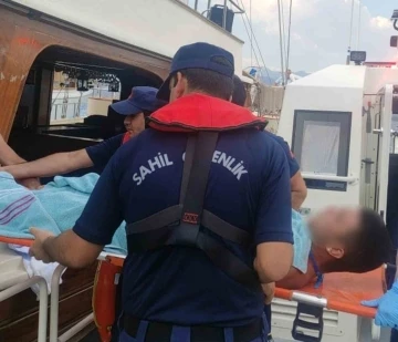 Fethiye’de teknede yaralanan iki vatandaşa Sahil Güvenlikten tıbbi tahliye
