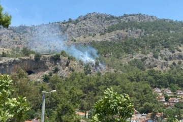 Fethiye'de orman yangını büyümeden söndürüldü