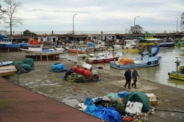 Fırtına sonrası balıkçıları yalnız bırakmadılar
