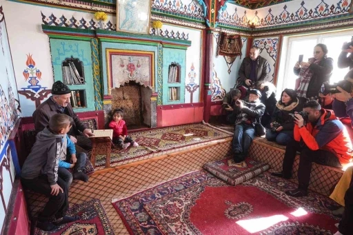 Fotoğraf tutkunları Gümüşhane’de tarihi dokuyu kadrajlarına yansıttı
