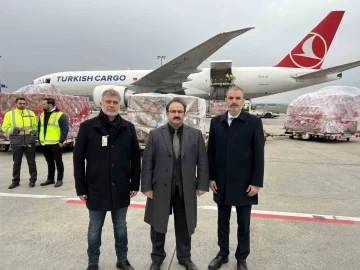 Frankfurt’tan Türkiye’ye 200 ton acil yardım malzemesi gönderildi
