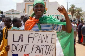 Fransa, Nijer’deki askerlerini yıl sonuna kadar geri çekecek
