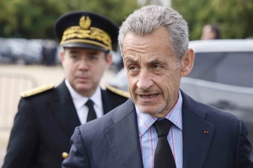 Fransa Yüksek Mahkemesi, Sarkozy’nin yolsuzluk davasında verilen hapis cezasını onadı
