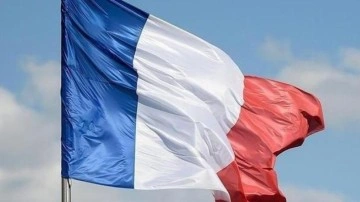 Fransa'da muhalefetin hükümete karşı gensoru önergesi reddedildi