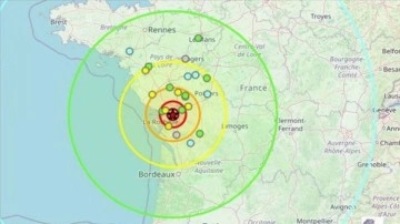 Fransa'daki deprem evlere hasar verdi