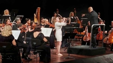 Fransız trompetçi'den çıplak ayaklı konser