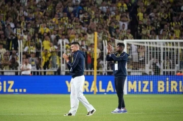 Fred ve Cengiz Ünder, sarı-lacivertli taraftarları selamladı
