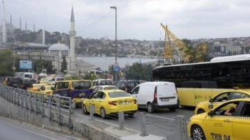 Galata Köprüsü’ndeki bakım trafik yoğunluğunu artırdı