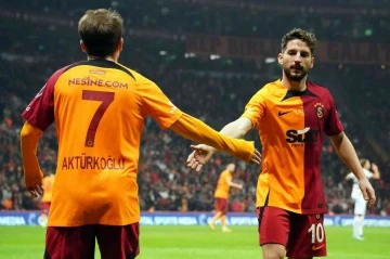 Galatasaray’da sınırdaki futbolcular kart görmedi
