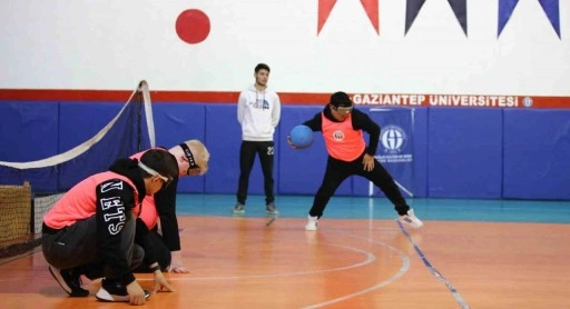 GAÜN’de engelleri aşan goalball maçı düzenlendi