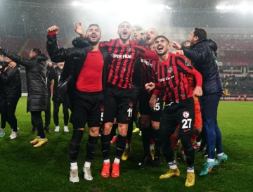 Gaziantep FK'da Primler Ödendi: Takım 4-1 Hatayspor'u Yendi