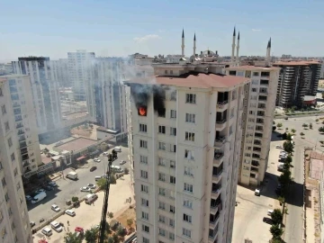 Gaziantep’te 15 katlı binada yangın paniği
