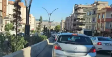 Gaziantep’te araç kuyruğu isyan ettirdi!