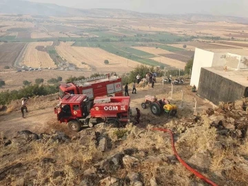 Gaziantep’te düşen yıldırım ormanlık alanı yaktı
