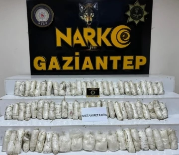 Gaziantep’te tır tekerleğine gizlenmiş 124 kilo metamfetamin ele geçirildi
