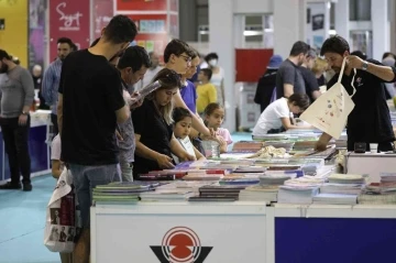 Gaziantep’teki kitap fuarını 2 günde 110 bin kişi ziyaret etti
