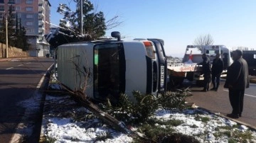Gaziantep'in İslahiye ilçesinde, yolcu minibüsünün devrildiği kazada 7 kişi yaralandı