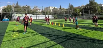 Gaziantepspor sahaya indi! Antrenmanlar başladı