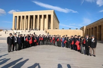 Gaziler ve çocuklar el ele Anıtkabir’de
