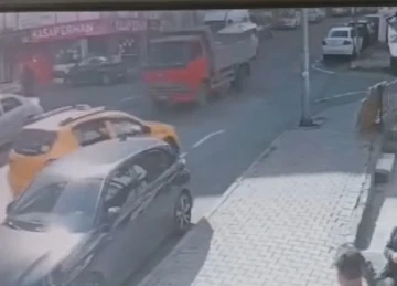 Gaziosmanpaşa’da hafriyat kamyonu 4 aracı çarptı: 1’i ağır 2 kişi yaralı
