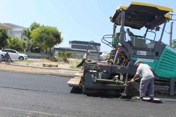 Gazipaşa Kültür Merkezi yoluna  sıcak asfalt
