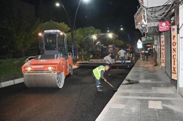 Gece gündüz çalışılarak asfalt çalışmalarını tamamladılar

