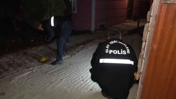 Gece yarısı korku dolu anlar yaşattı: Tartıştığı arkadaşının evine kurşun yağdırdı
