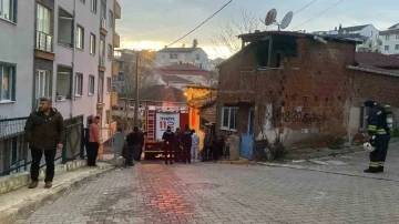 Gecekonduda korkutan yangın
