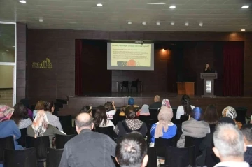 Gediz’de velilere “Okula uyum süreci veli semineri” düzenlendi
