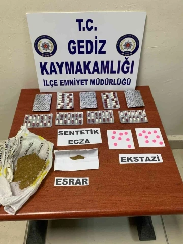 Gediz’e uyuşturucu sokmaya çalışan 5 şüpheli gözaltına alındı
