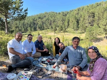 Gediz Kaymakamı Hakan Alkan vatandaşların sofrasına konuk oldu
