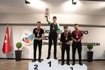 Genç Bilardocu Muhammed Emin Atabey Türkiye Şampiyonu oldu
