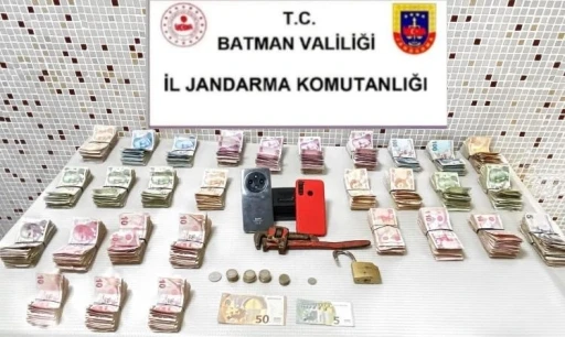 Gercüş’te yardım kutusundan para çalındı
