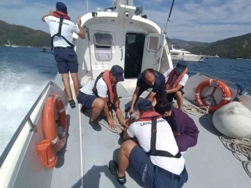 Gezi teknesinde rahatsızlanan vatandaşın tıbbi tahliyesi gerçekleştirildi
