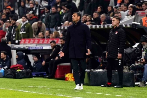 Giovanni van Bronckhorst, yerli oyuncuları tercih etmiyor
