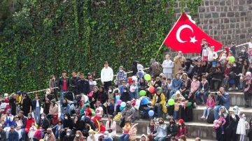 Göçmen ve sığınmacı çocuklar, 23 Nisan’ı kutladı
