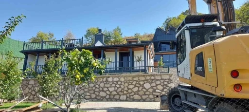 Gökçeören’de kaçak bir villa daha yıkıldı
