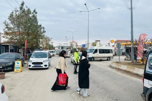 Gölbaşı’nda yayalara trafik eğitimi verildi
