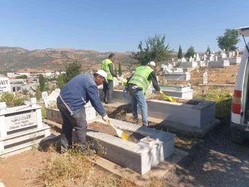 Gölbaşı’ndaki mezarlıkta bayram hazırlığı
