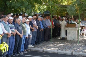 Gölette boğulan baba ve kızı defnedildi
