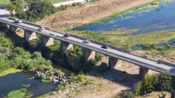 Gönen’de köprü yenileme çalışmaları başladı.
