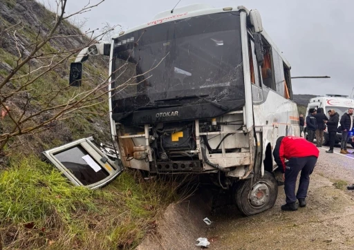 Gönen’deki servis kazasında 17 kişi taburcu oldu
