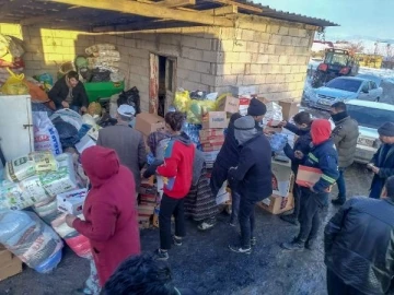 Gönüllülerin deprem bölgesine yardımları sürüyor