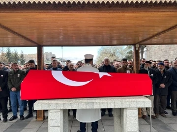 Görev yerine giderken trafik kazasında şehit olan Polat, memleketi Erzurum’da son yolculuğuna uğurlandı
