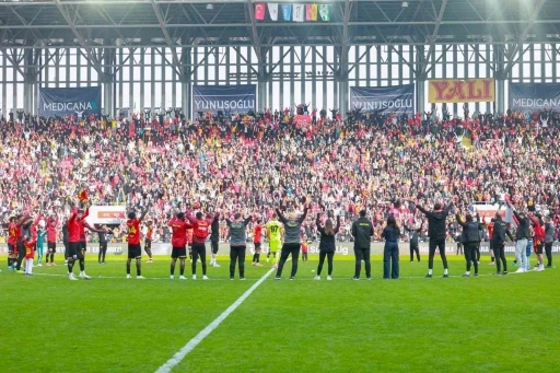 Göztepe’nin konuğu Adana Demirspor
