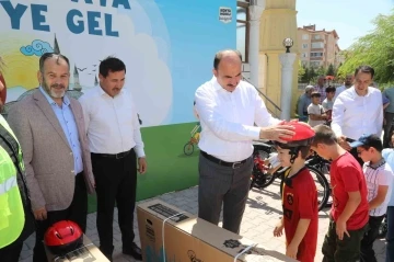 Güle Oynaya Camiye Gel Projesi’nde bisiklet dağıtımı başladı
