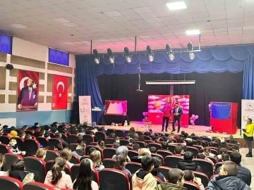 “Gülümseyin Geliyoruz” Aşkale’de çocuklarla buluştu
