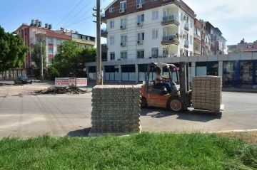 Gülveren Mahallesinde kaldırım çalışması
