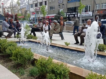 Güneşin yüzünü göstermesiyle vatandaşlar parklara akın etti
